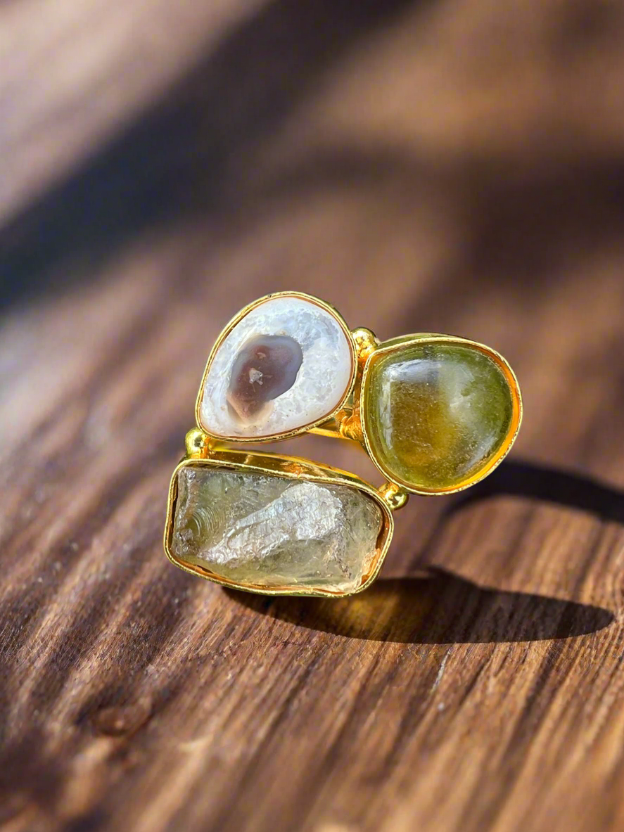 Hand Crafted Finger Ring with Druzzy Stones and Resin Stones (Adjustable)