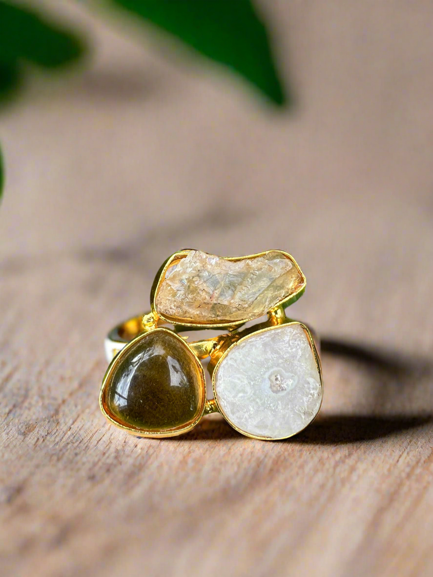 Hand Crafted Finger Ring with Druzzy Stones and Resin Stones (Adjustable)